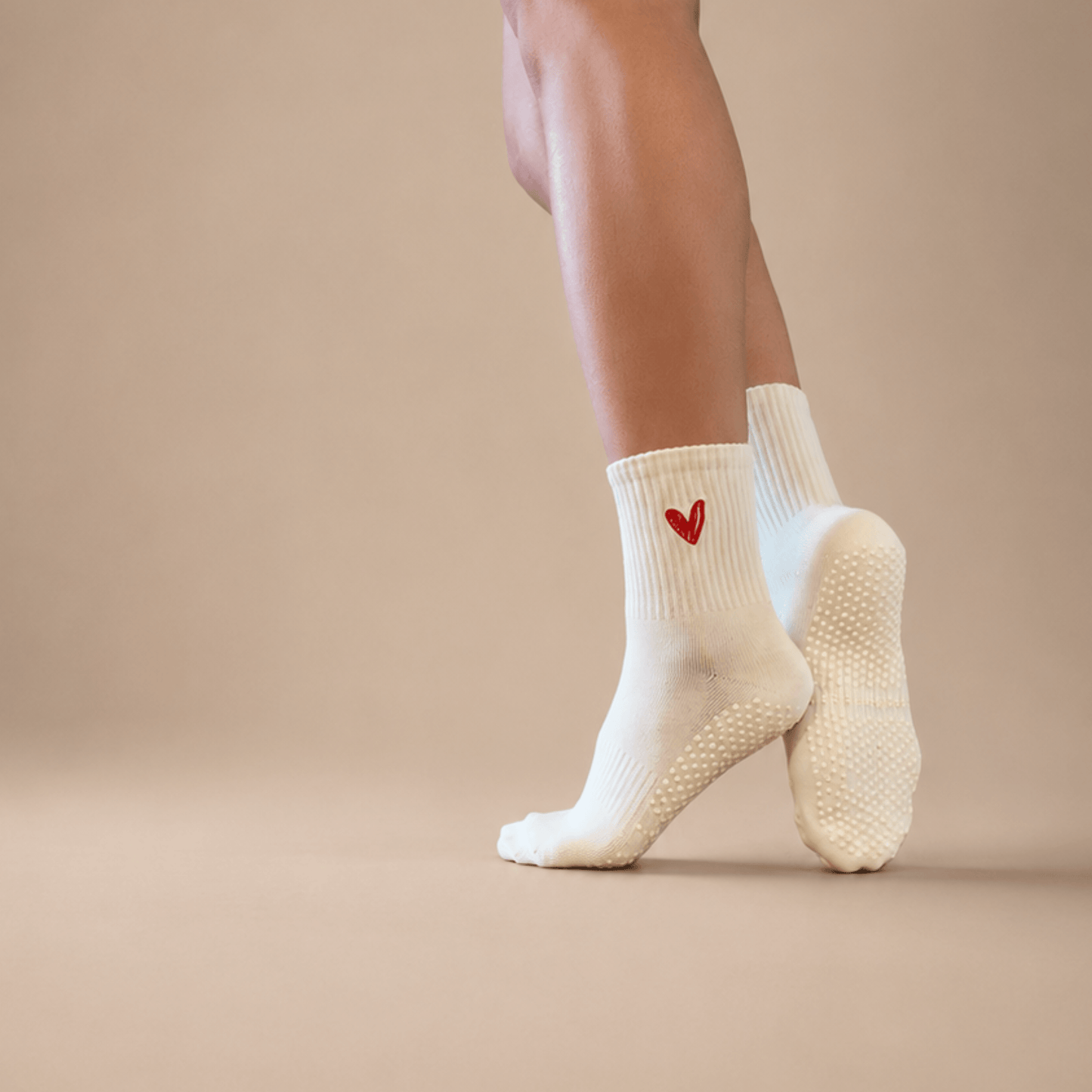 Amour Quarter Crew Inside Out Grip Sock